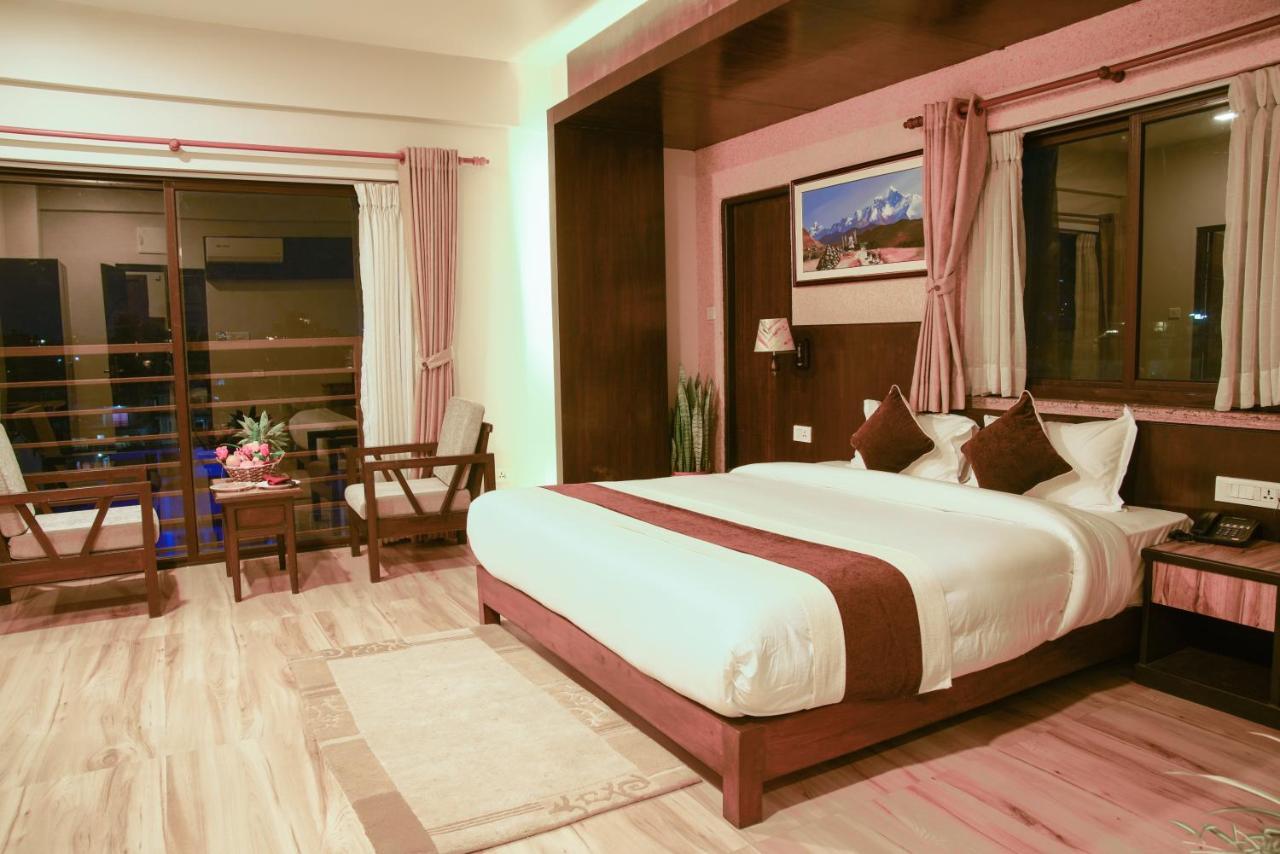 Hotel Shaara ポカラ エクステリア 写真
