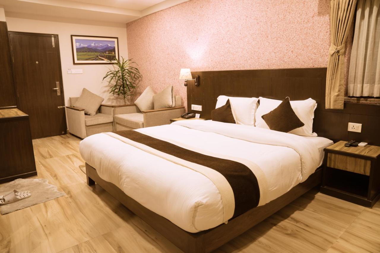Hotel Shaara ポカラ エクステリア 写真